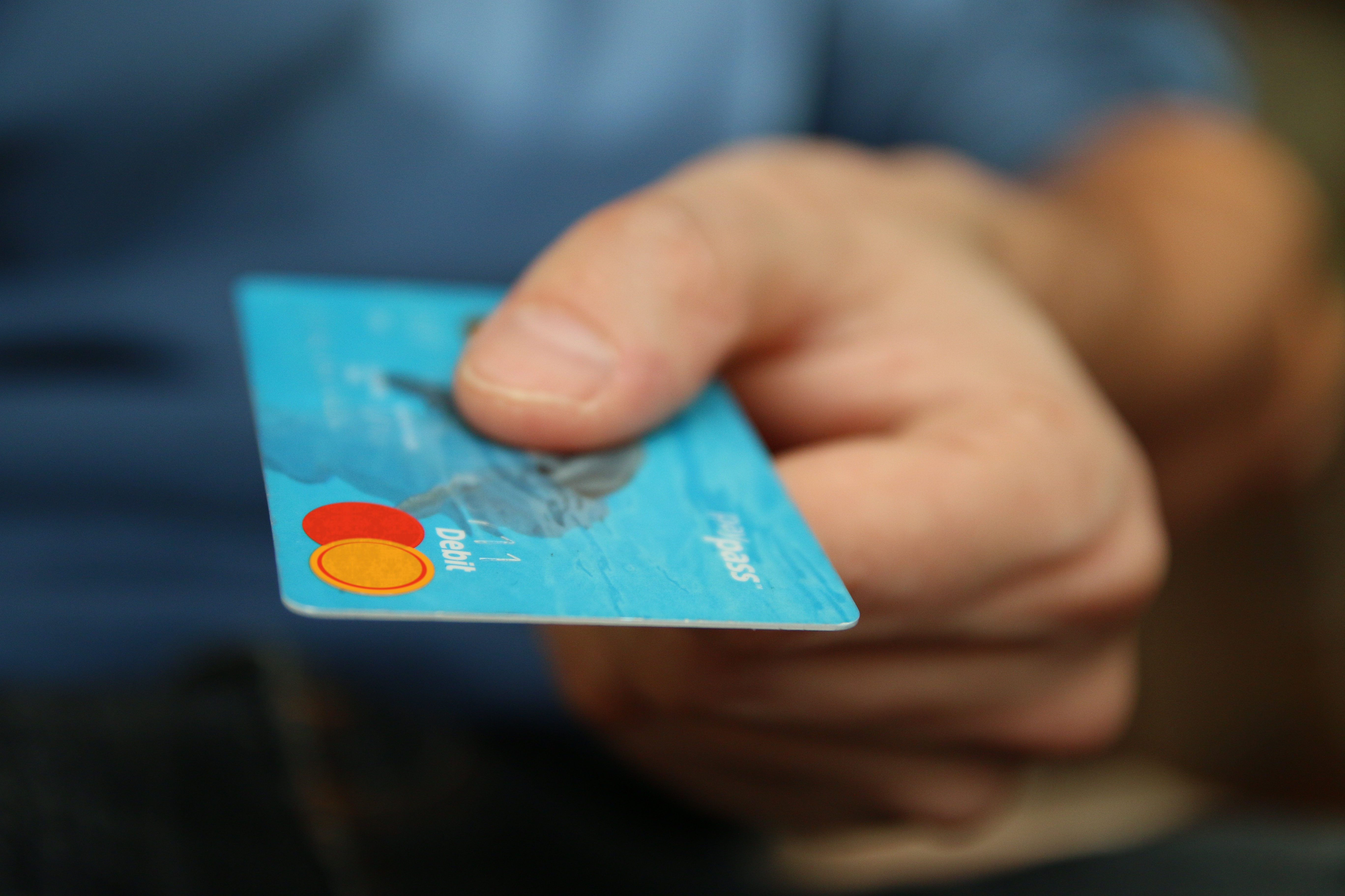 elder-financial-abuse-handing-over-credit-card-dkry
